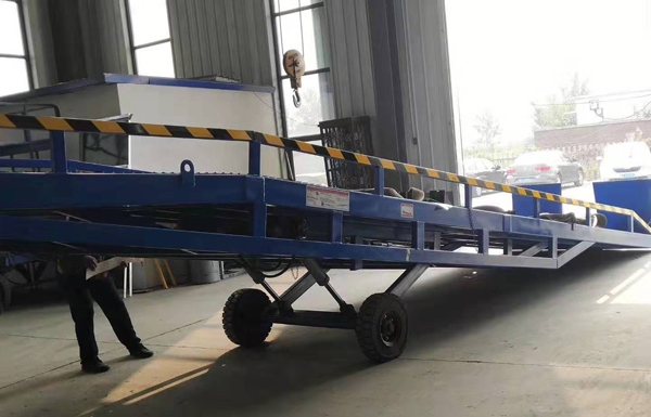 移動登車橋 (4) 移動登車橋 (4)